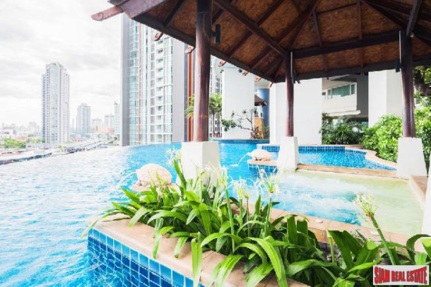 Sky Walk Condo | Large Quality Studio Condo - Unblocked Views on High Floor & Close to BTS Phra Khanong.-2