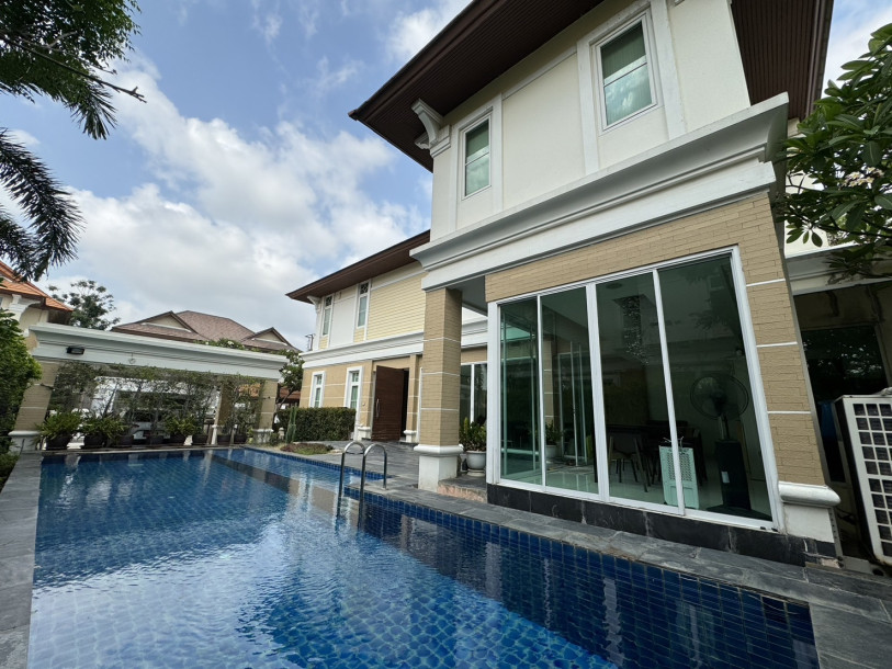 High Quality 3 Bed House for Sale with Private Pool in Boutique Estate of only 7 Villas at Bangna-1