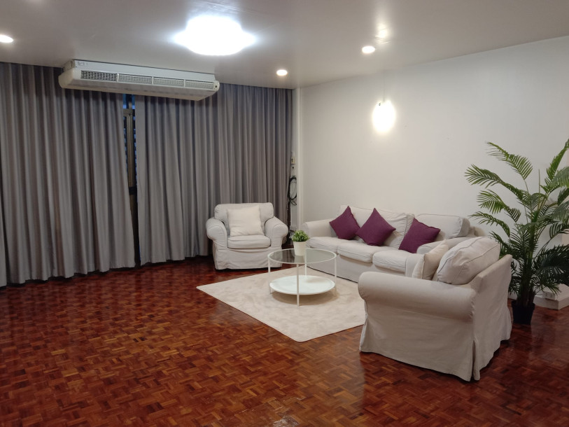 Swasdi Mansion | Spacious Pet Friendly  3 bedrooms and 2 bathrooms in Soi Sukhumvit 31-12