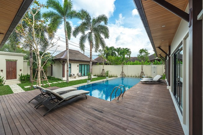 Deluxe Pool Villa Three Bedroom Three Bathroom in CherngTalay-6