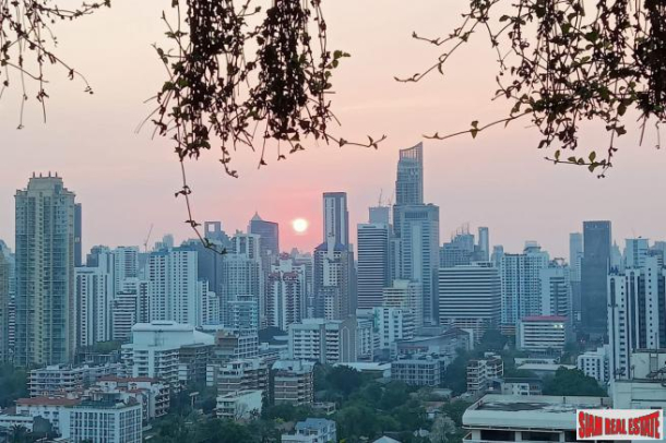 Supalai Place Condo | Elegant Newly Refurnished 2 Bed Condo on the 25th Floor with Full Furniture and Amazing City Views at Sukhumvit 37, Phrom Phong-5